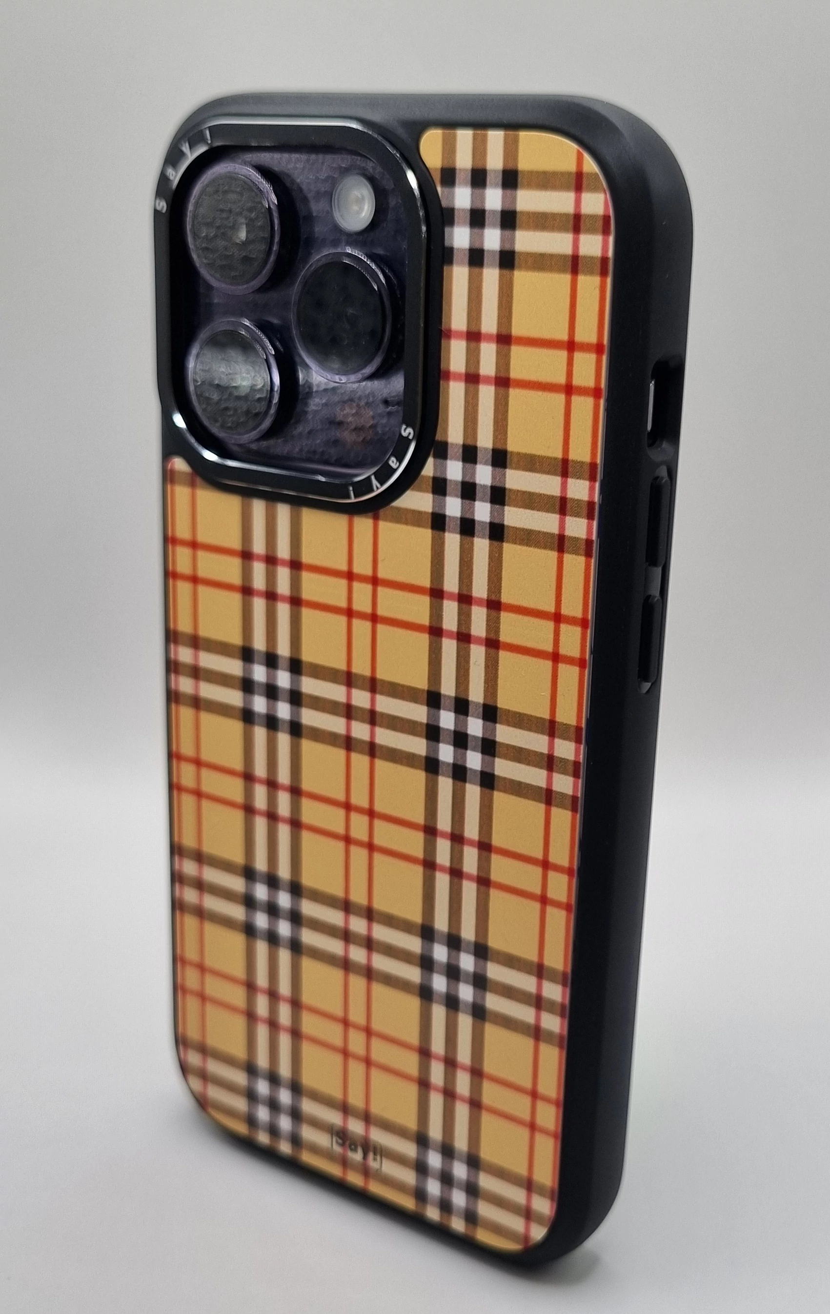 iPhone fekete tok - kockás - 13