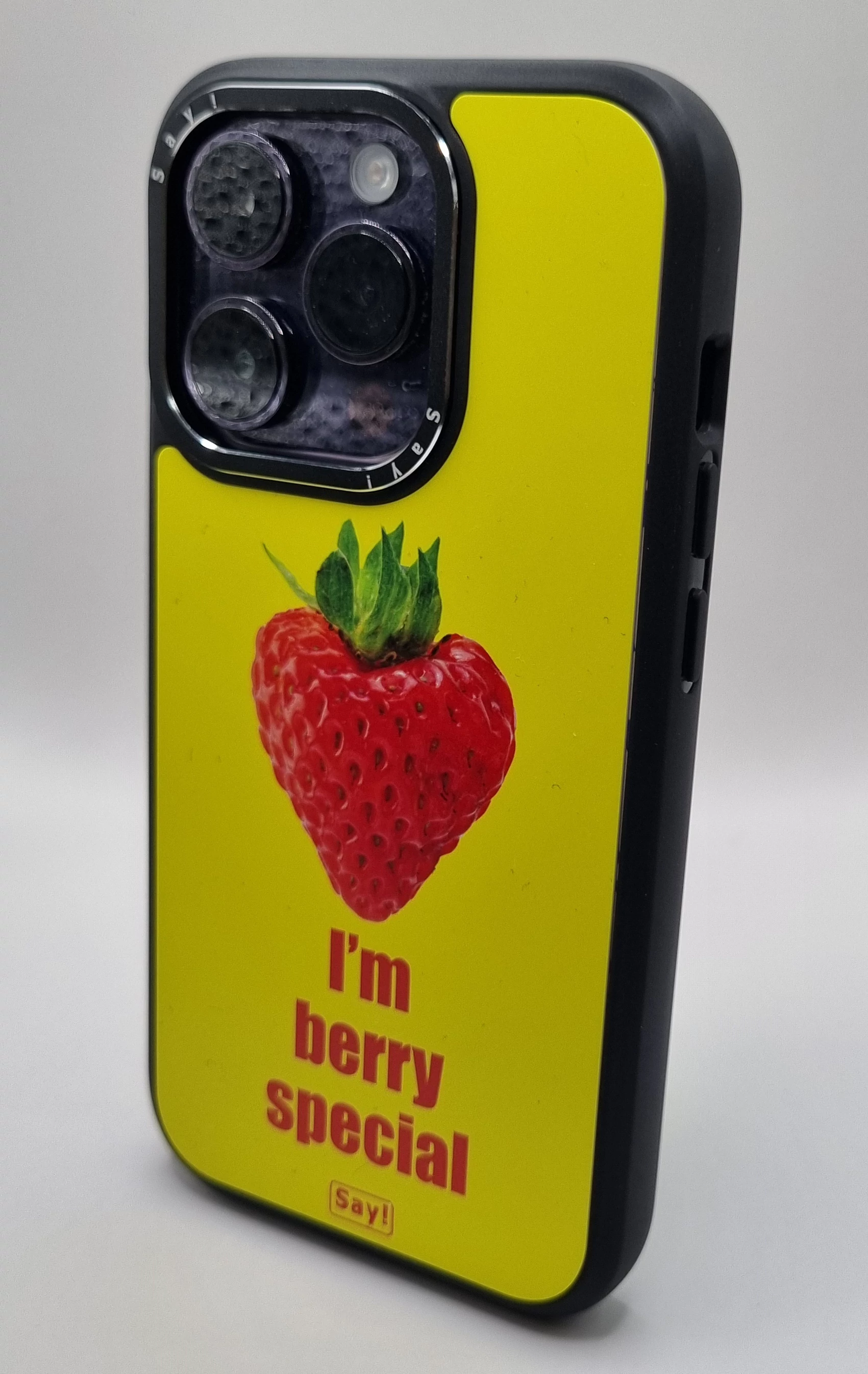 iPhone fekete tok - Strawberry - 13
